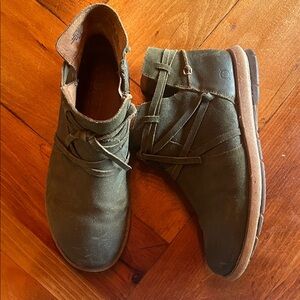 Born Tarkiln Olive Green Distressed Suede Ankle Boots - Women’s 8.5